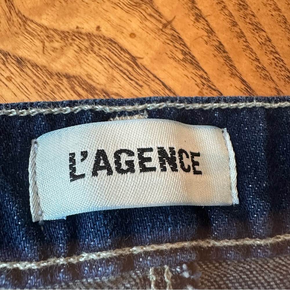 L'AGENCE Mid-Rise Seamed Flare Jeans. Size 28 - Picture 5 of 6